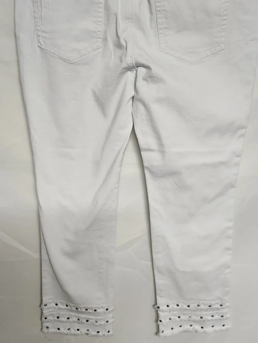 Eshly White Cropped Stud-Hem Ankle Pants - Women's - Picture 5 of 6